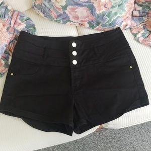 Hi waisted black shorts